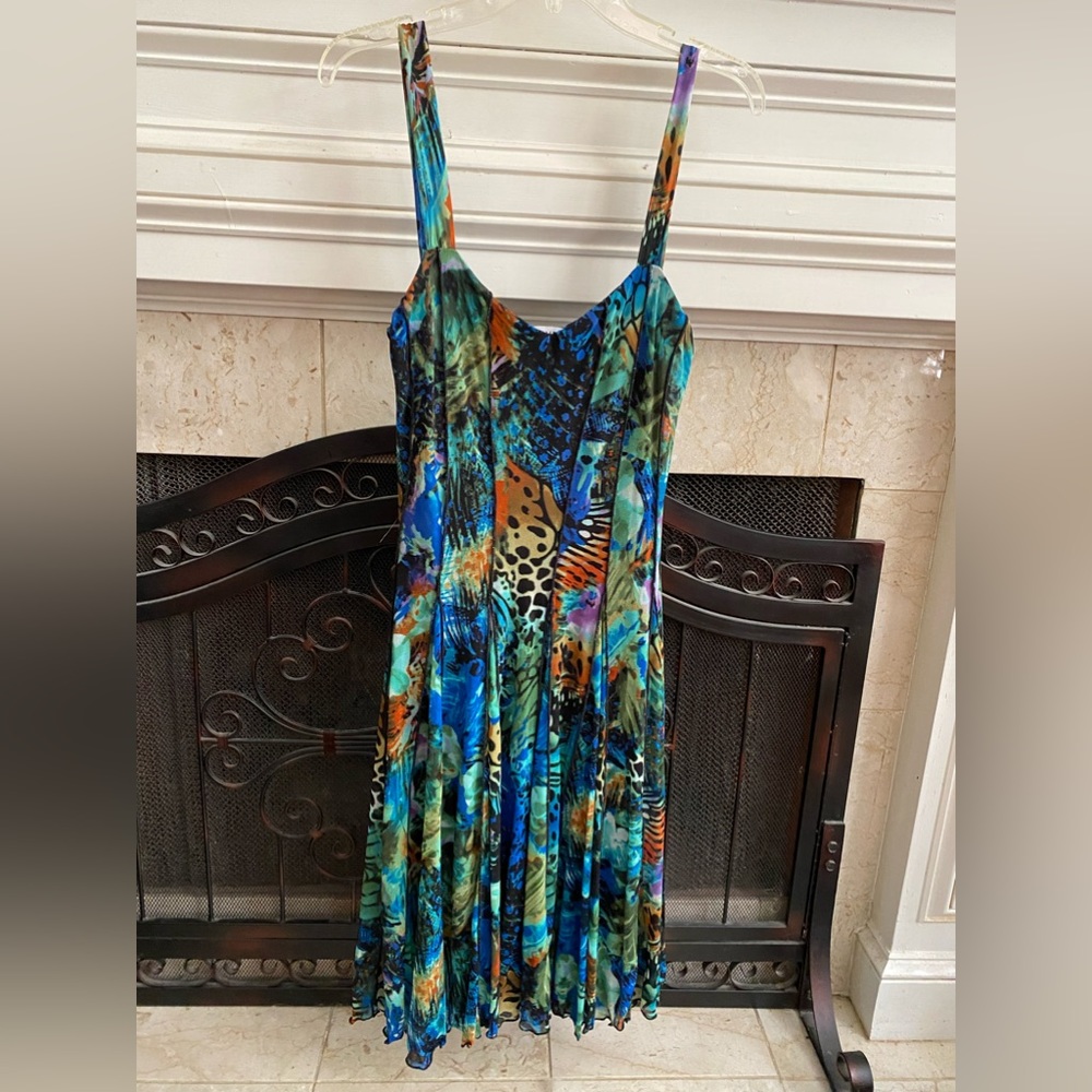 Carmen Marc Valvo size Large gorgeous multicolored dress in EUC w black lining